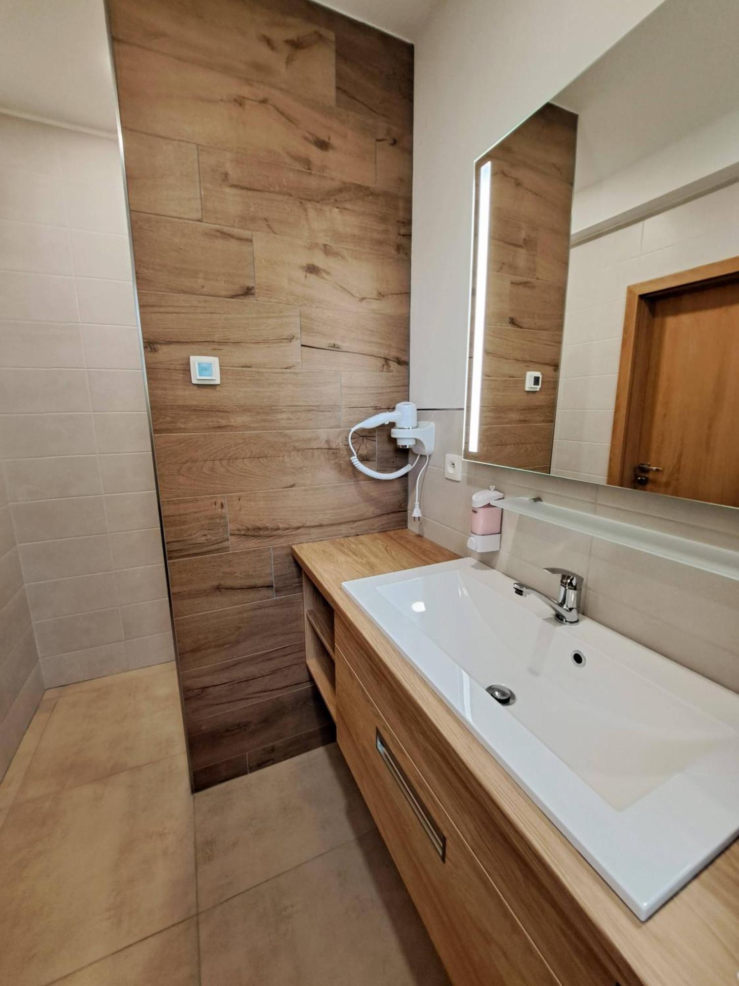 6Bits Apartments Jesenik Luaran gambar